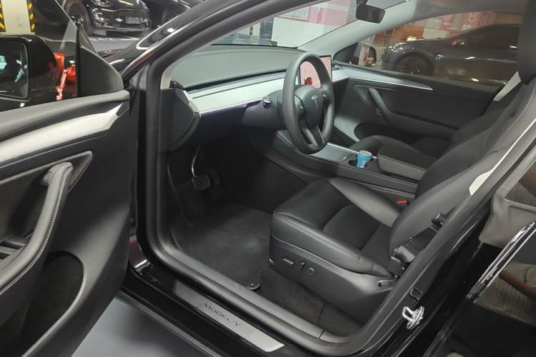 Used Tesla Model Y 2023 Rear-Wheel-Drive Version Driver Seat