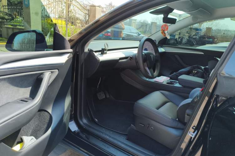 Used Tesla Model Y 2023 Rear-Wheel-Drive Version Driver Seat