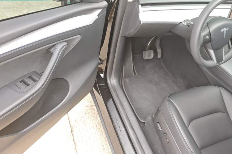 Used Tesla Model Y 2023 Rear-Wheel-Drive Version Driver Seat