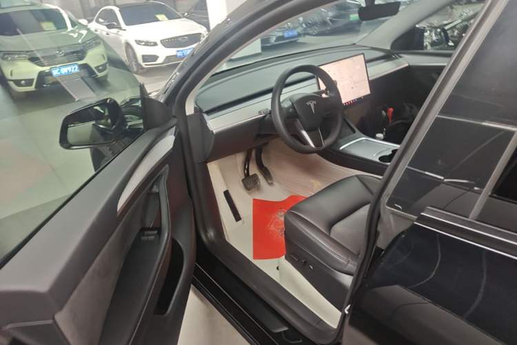 Used Tesla Model Y 2023 Long-Range All-Wheel-Drive Version Driver Seat
