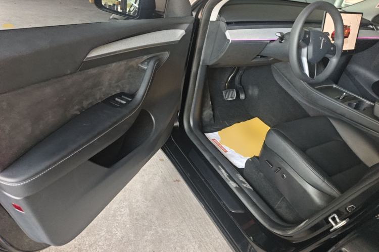 Used Tesla Model Y 2023 Rear-Wheel-Drive Version Driver Seat