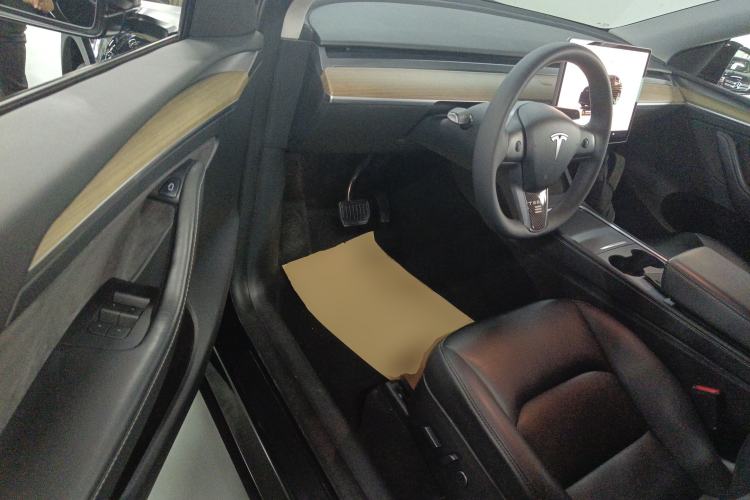 Used Tesla Model Y 2023 Long-Range All-Wheel-Drive Version Driver Seat