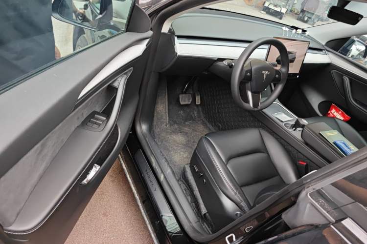 Used Tesla Model Y 2023 Rear-Wheel-Drive Version Driver Seat