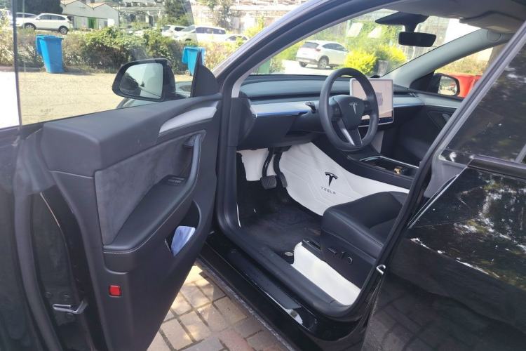 Used Tesla Model Y 2023 Rear-Wheel-Drive Version Driver Seat