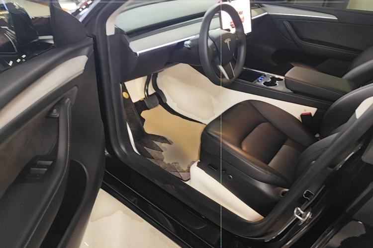 Used Tesla Model Y 2023 Long-Range All-Wheel-Drive Version Driver Seat