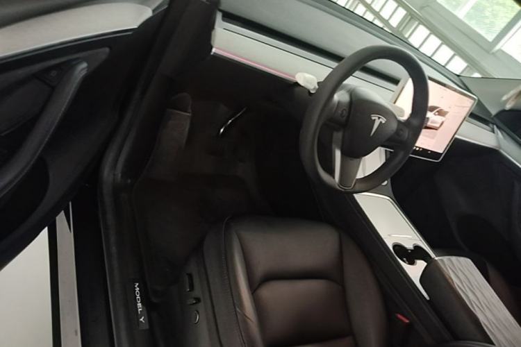 Used Tesla Model Y 2023 Rear-Wheel-Drive Version Driver Seat