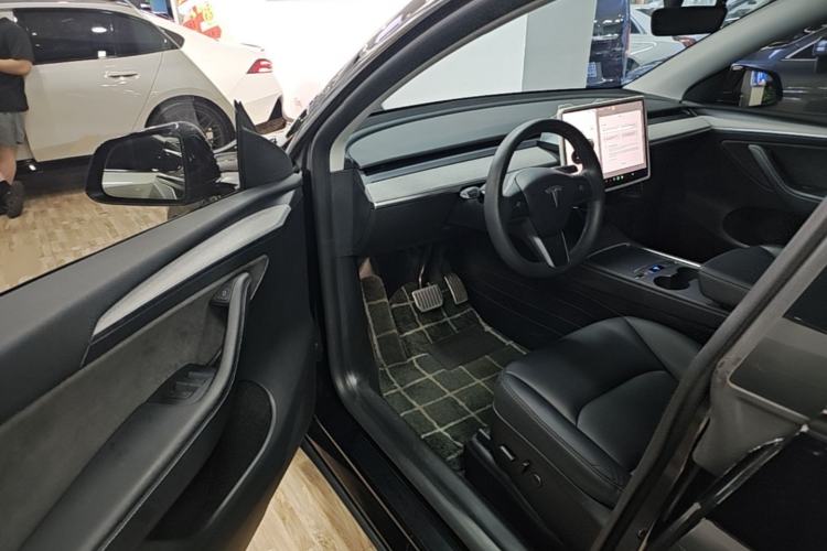 Used Tesla Model Y 2023 Rear-Wheel-Drive Version Driver Seat