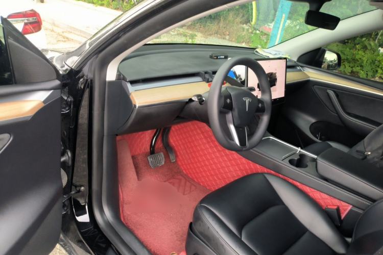 Used Tesla Model Y 2023 Long-Range All-Wheel-Drive Version Driver Seat