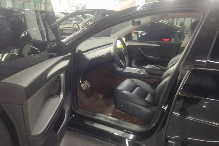 Used Tesla Model Y 2023 Rear-Wheel-Drive Version Driver Seat