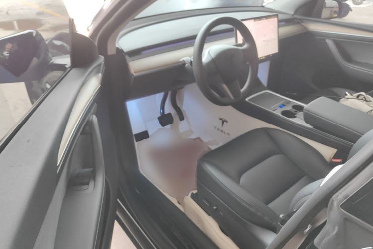 Used Tesla Model Y 2023 Long-Range All-Wheel-Drive Version Driver Seat