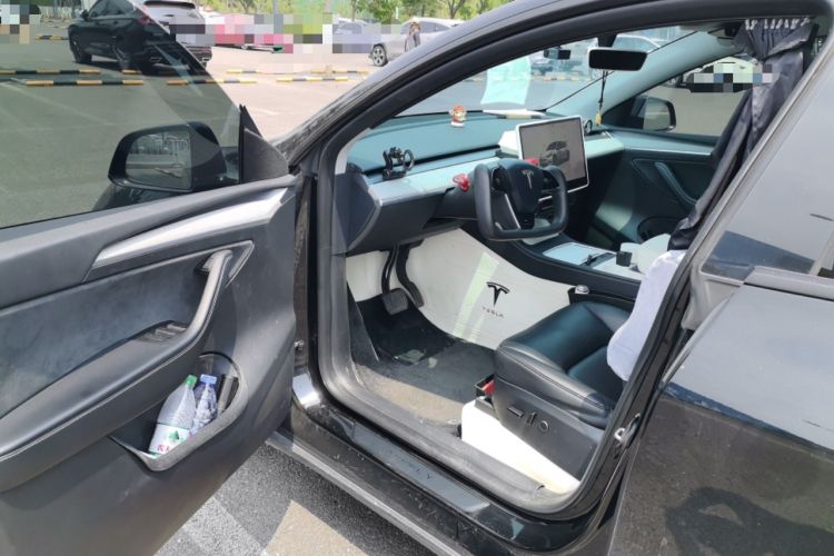Used Tesla Model Y 2023 Long-Range All-Wheel-Drive Version Driver Seat