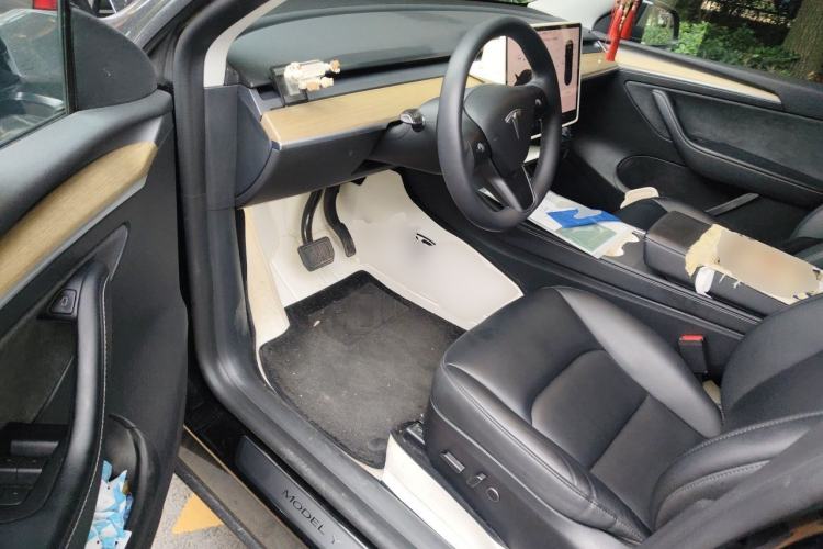 Used Tesla Model Y 2023 Long-Range All-Wheel-Drive Version Driver Seat