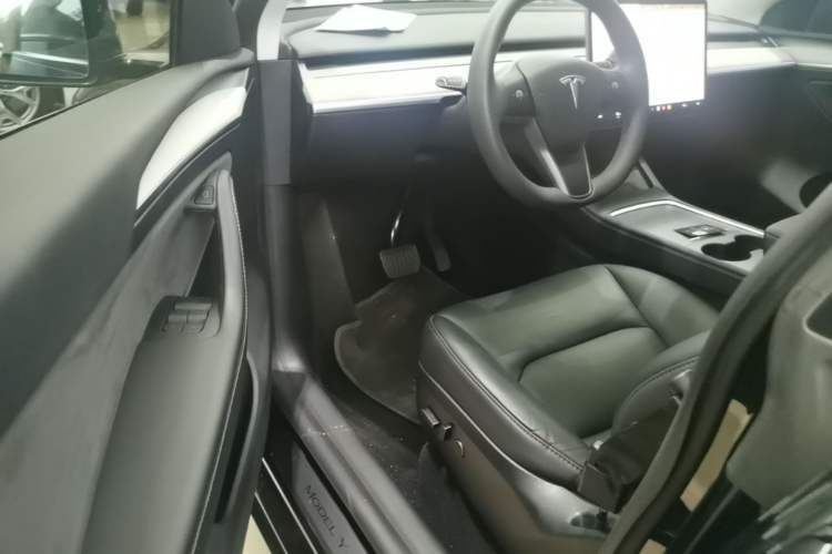 Used Tesla Model Y 2023 Rear-Wheel-Drive Version Driver Seat