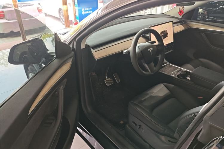 Used Tesla Model Y 2023 Long-Range All-Wheel-Drive Version Driver Seat