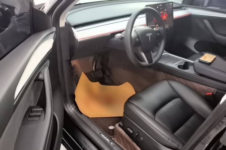 Used Tesla Model Y 2023 Long-Range All-Wheel-Drive Version Driver Seat