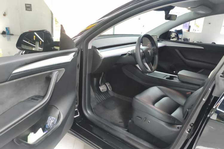 Used Tesla Model Y 2023 Rear-Wheel-Drive Version Driver Seat