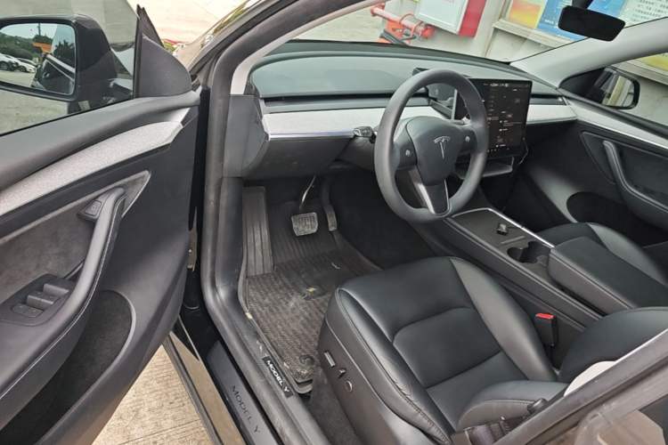 Used Tesla Model Y 2023 Rear-Wheel-Drive Version Driver Seat