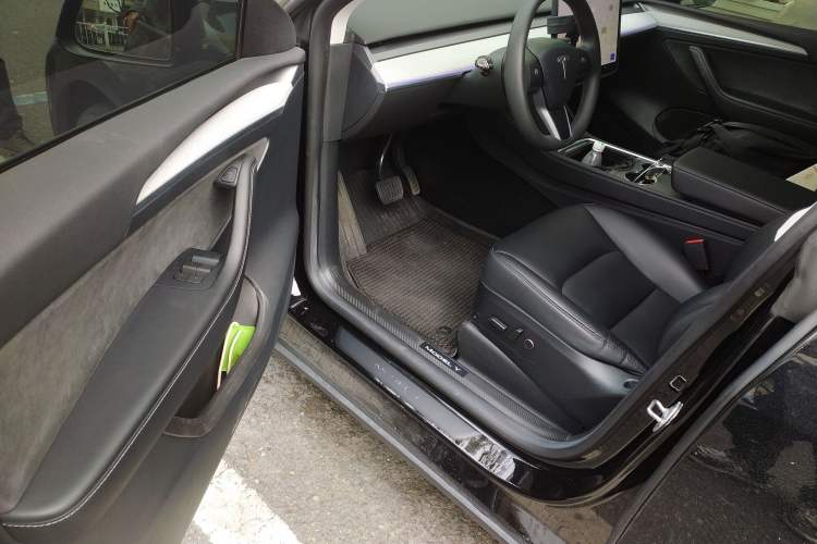 Used Tesla Model Y 2023 Rear-Wheel-Drive Version Driver Seat