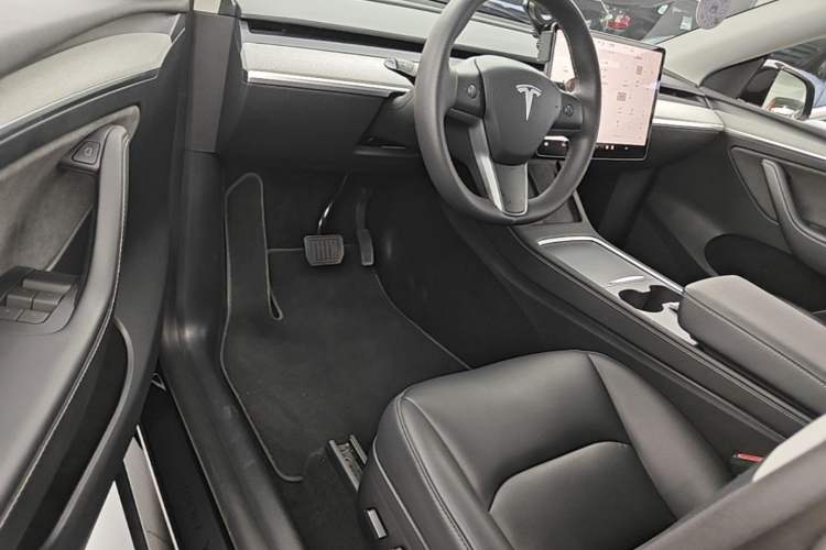 Used Tesla Model Y 2023 Rear-Wheel-Drive Version Driver Seat