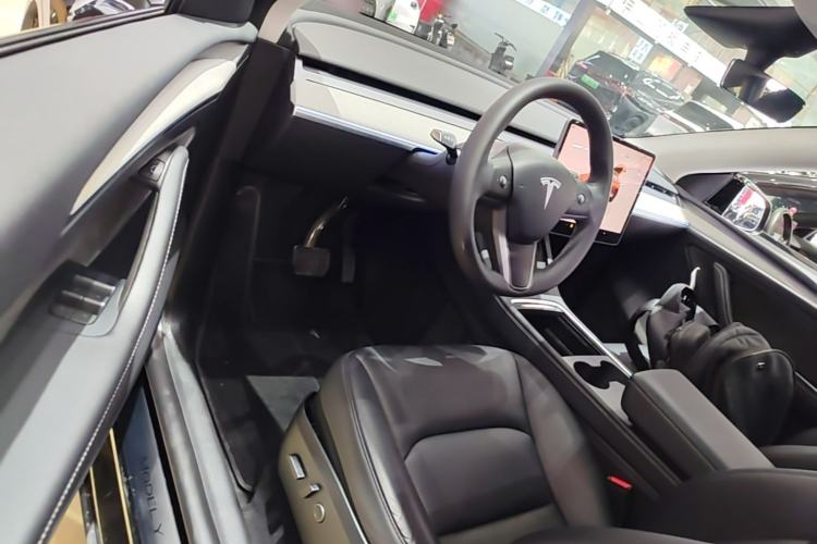 Used Tesla Model Y 2023 Rear-Wheel-Drive Version Driver Seat