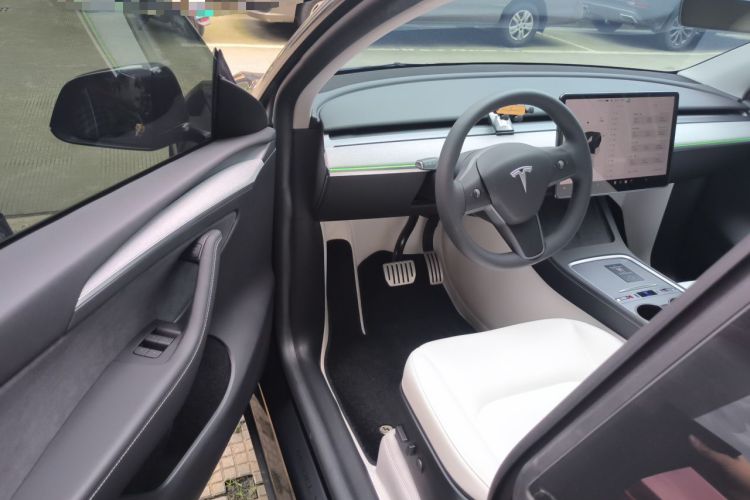 Used Tesla Model Y 2023 High-Performance All-Wheel-Drive Version Driver Seat