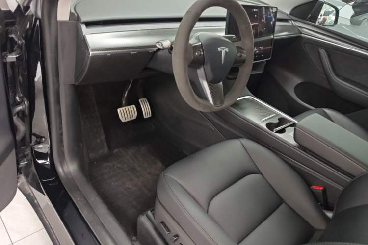 Used Tesla Model Y 2023 High-Performance All-Wheel-Drive Version Driver Seat