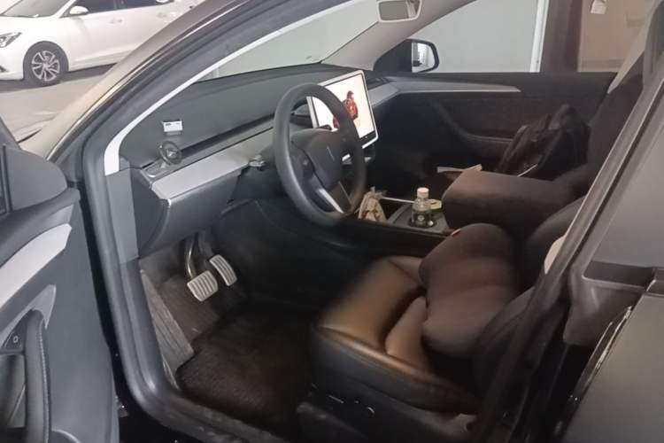 Used Tesla Model Y 2023 Long-Range All-Wheel-Drive Version Driver Seat