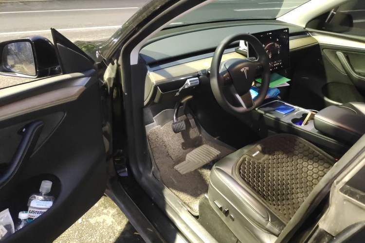 Used Tesla Model Y 2023 Long-Range All-Wheel-Drive Version Driver Seat
