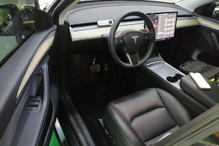 Used Tesla Model Y 2023 Long-Range All-Wheel-Drive Version Driver Seat