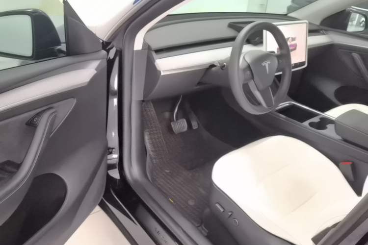 Used Tesla Model Y 2023 Rear-Wheel-Drive Version Driver Seat