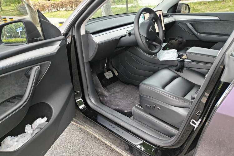 Used Tesla Model Y 2023 Rear-Wheel-Drive Version Driver Seat