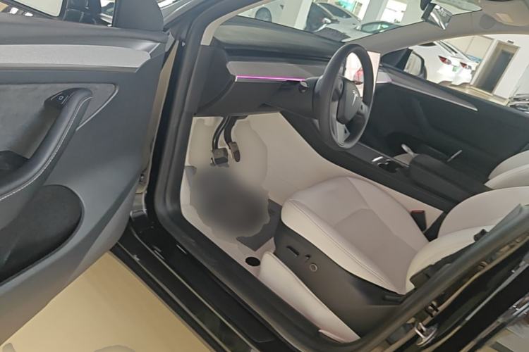 Used Tesla Model Y 2023 Long-Range All-Wheel-Drive Version Driver Seat