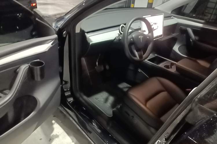 Used Tesla Model Y 2023 Rear-Wheel-Drive Version Driver Seat