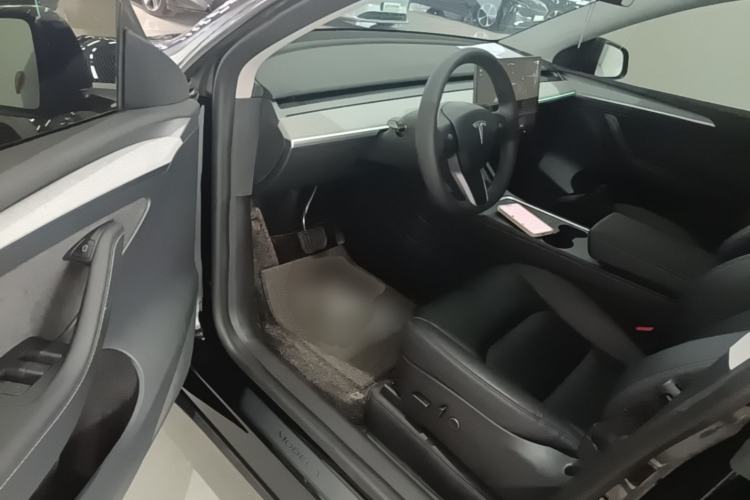 Used Tesla Model Y 2023 Long-Range All-Wheel-Drive Version Driver Seat