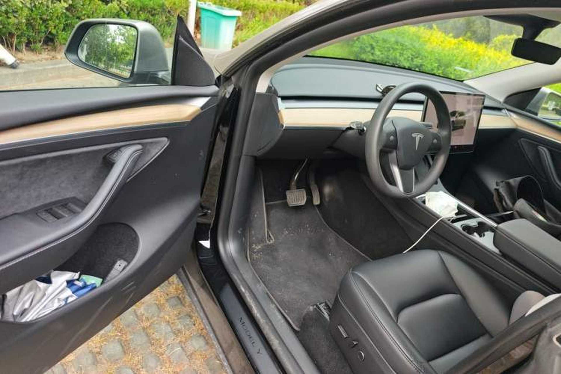 Used Tesla Model Y 2023 Long-Range All-Wheel-Drive Version Driver Seat