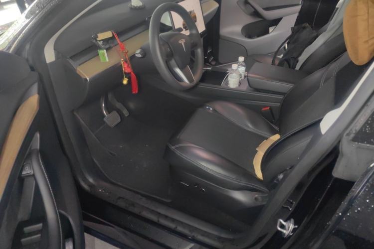 Used Tesla Model Y 2023 Long-Range All-Wheel-Drive Version Driver Seat