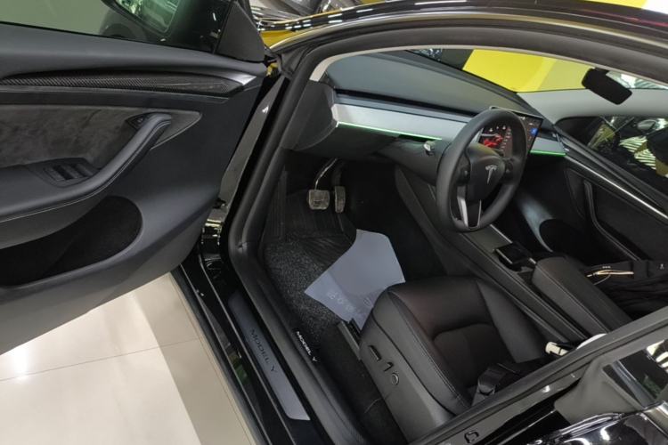 Used Tesla Model Y 2023 Long-Range All-Wheel-Drive Version Driver Seat