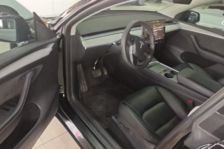 Used Tesla Model Y 2023 Rear-Wheel-Drive Version Driver Seat