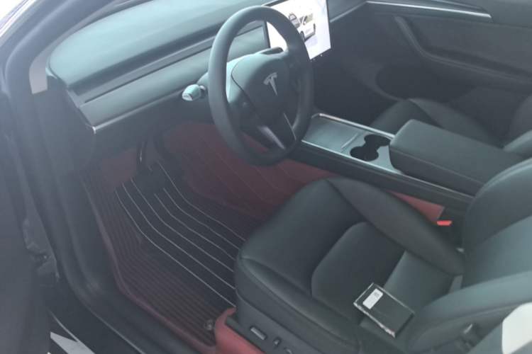 Used Tesla Model Y 2023 Long-Range All-Wheel-Drive Version Driver Seat