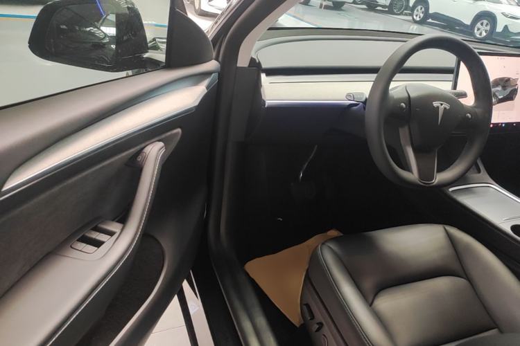 Used Tesla Model Y 2023 Rear-Wheel-Drive Version Driver Seat
