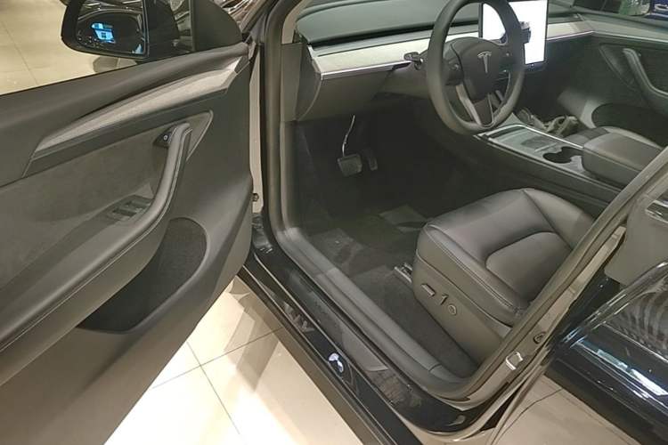 Used Tesla Model Y 2023 Rear-Wheel-Drive Version Driver Seat