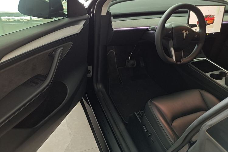 Used Tesla Model Y 2023 Rear-Wheel-Drive Version Driver Seat