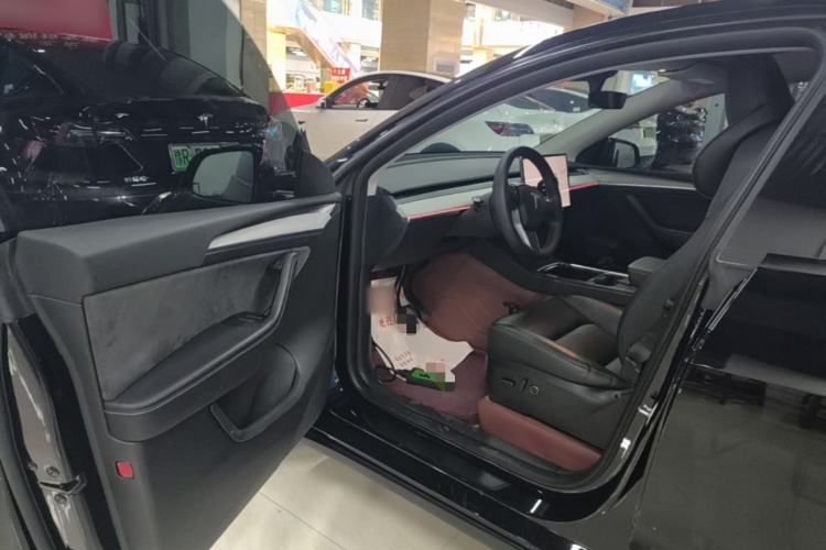 Used Tesla Model Y 2023 Long-Range All-Wheel-Drive Version Driver Seat
