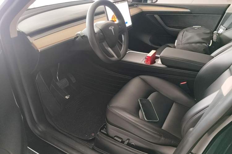 Used Tesla Model Y 2023 Long-Range All-Wheel-Drive Version Driver Seat
