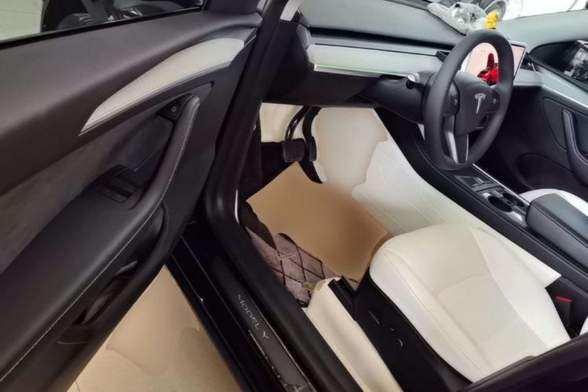 Used Tesla Model Y 2023 Long-Range All-Wheel-Drive Version Driver Seat