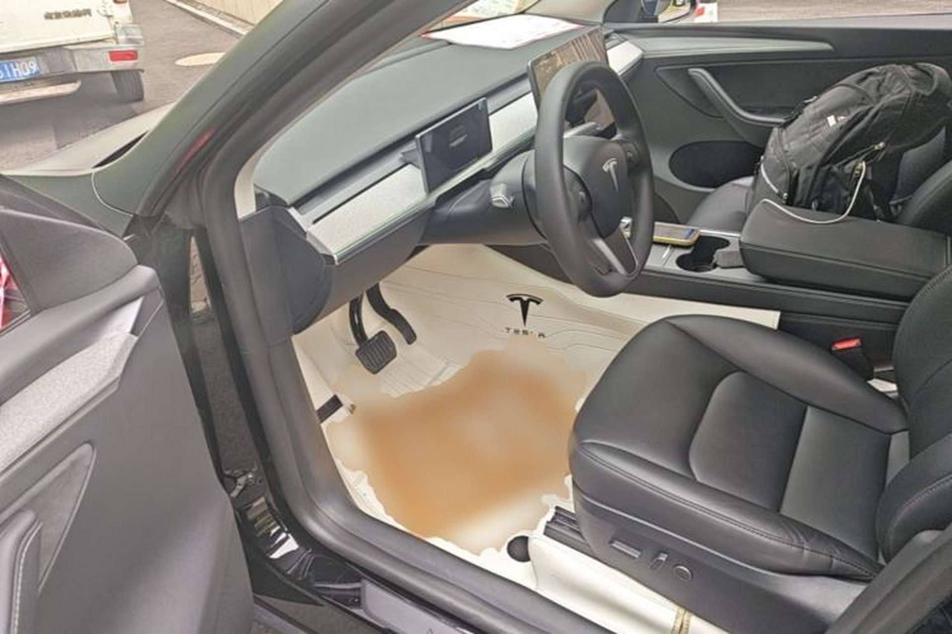 Used Tesla Model Y 2023 Long-Range All-Wheel-Drive Version Driver Seat