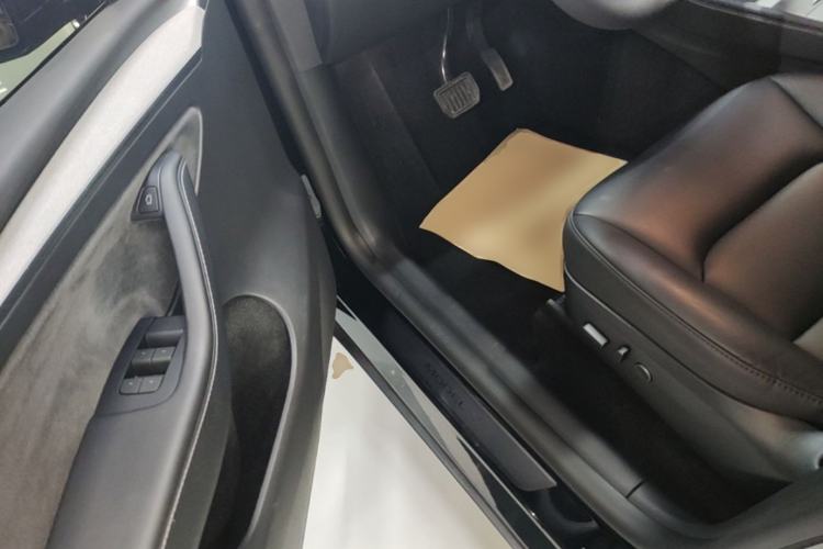 Used Tesla Model Y 2023 Rear-Wheel-Drive Version Driver Seat
