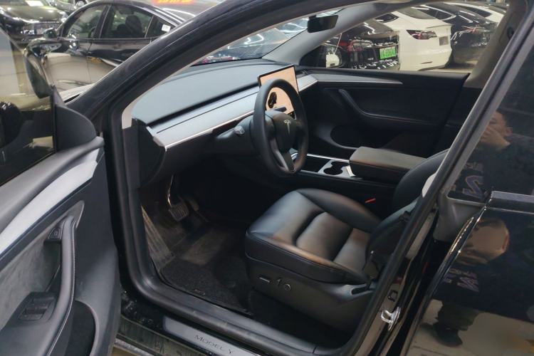 Used Tesla Model Y 2023 Long-Range All-Wheel-Drive Version Driver Seat