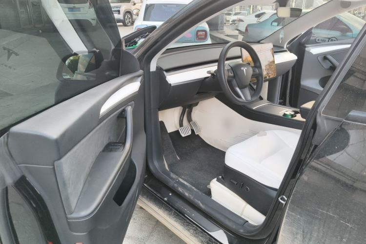 Used Tesla Model Y 2023 High-Performance All-Wheel-Drive Version Driver Seat