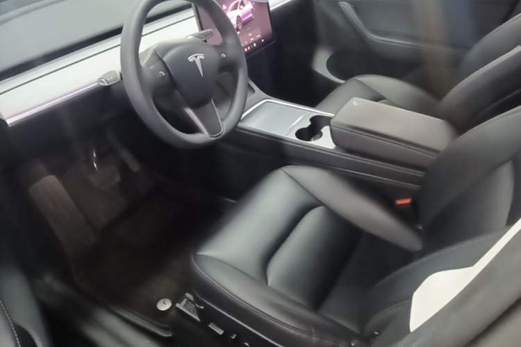 Used Tesla Model Y 2023 Rear-Wheel-Drive Version Driver Seat